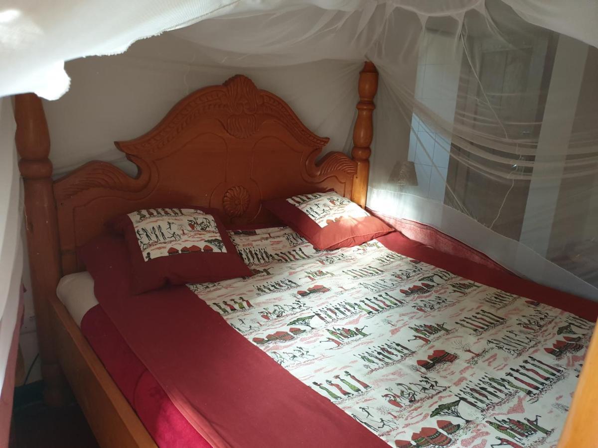 Alison & Dave'S Guesthouse Энтеббе Экстерьер фото