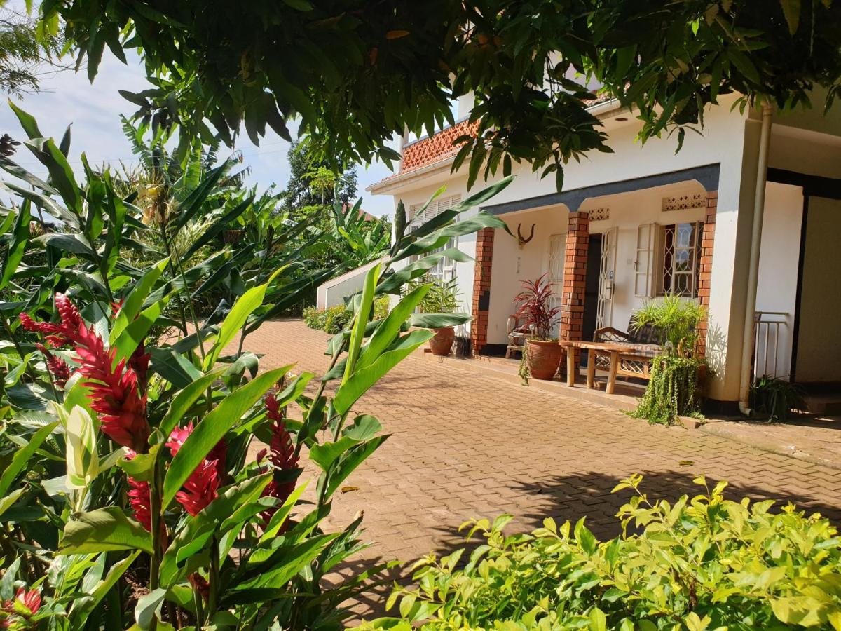 Alison & Dave'S Guesthouse Энтеббе Экстерьер фото