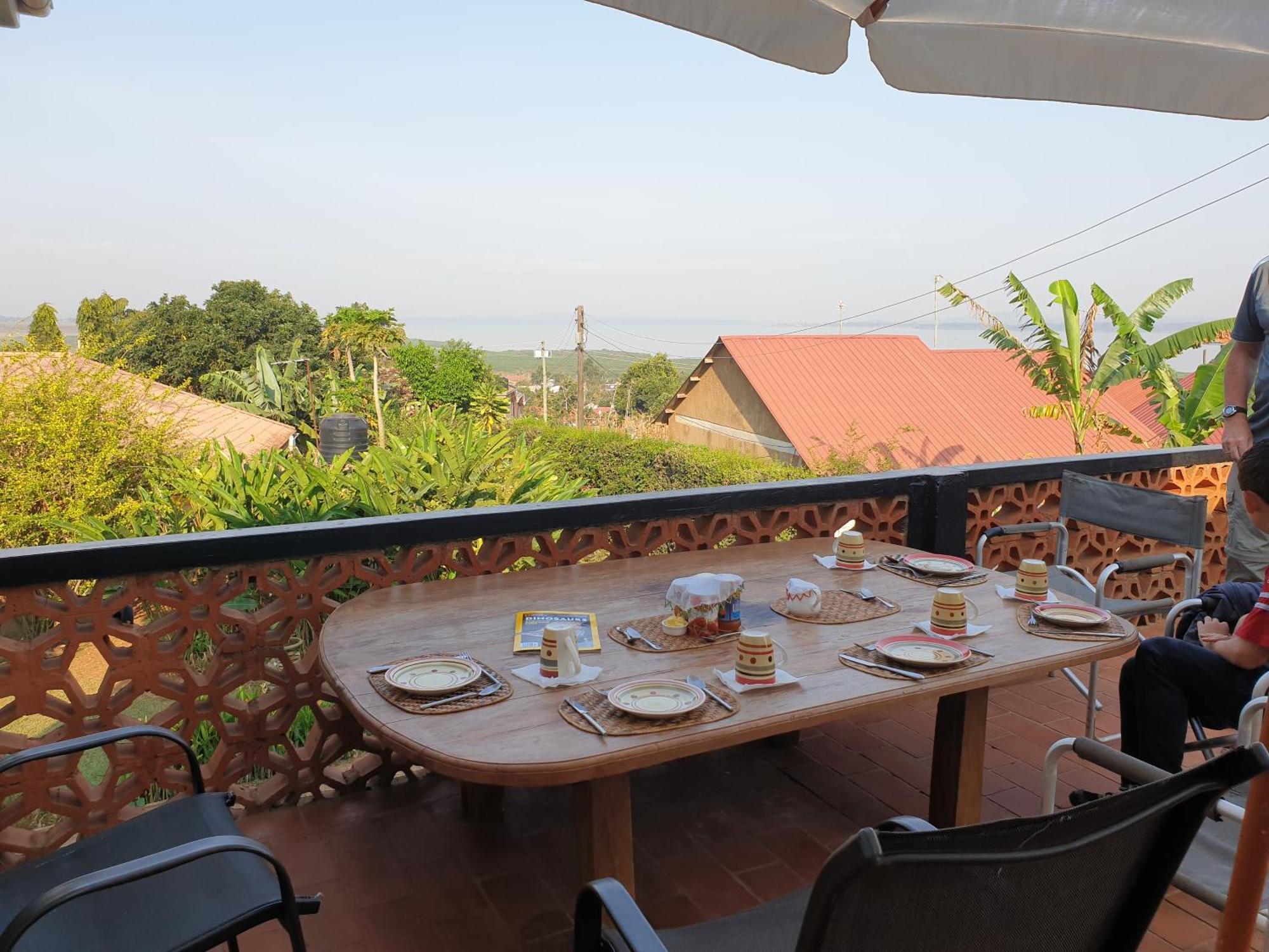 Alison & Dave'S Guesthouse Энтеббе Экстерьер фото