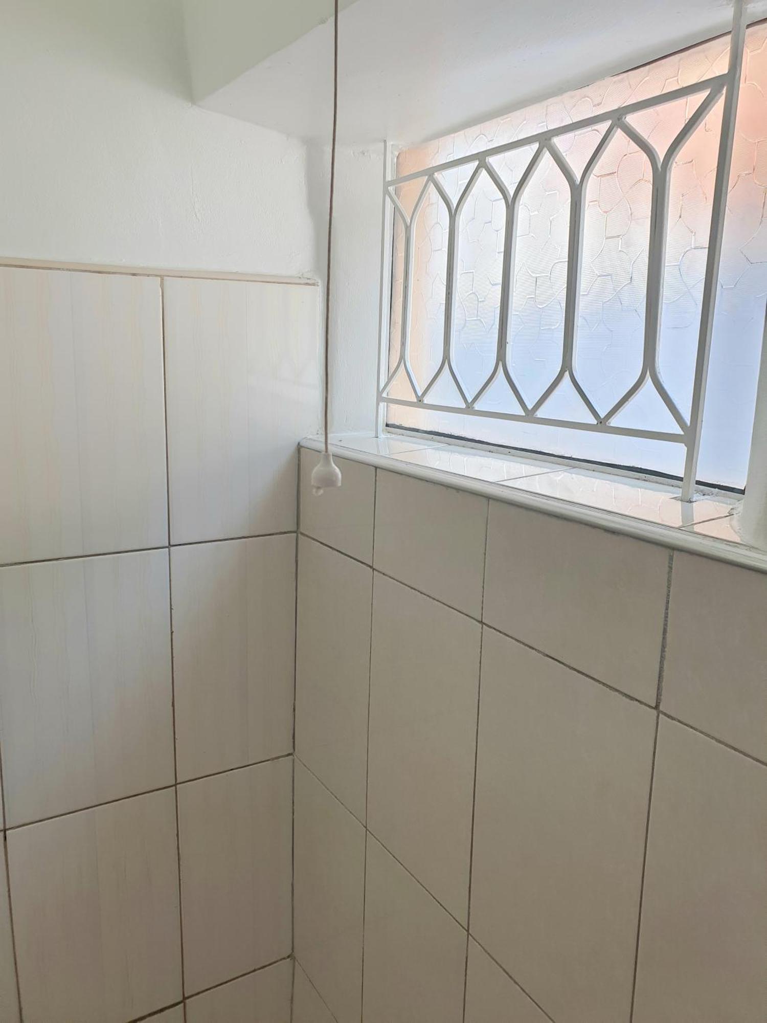 Alison & Dave'S Guesthouse Энтеббе Экстерьер фото