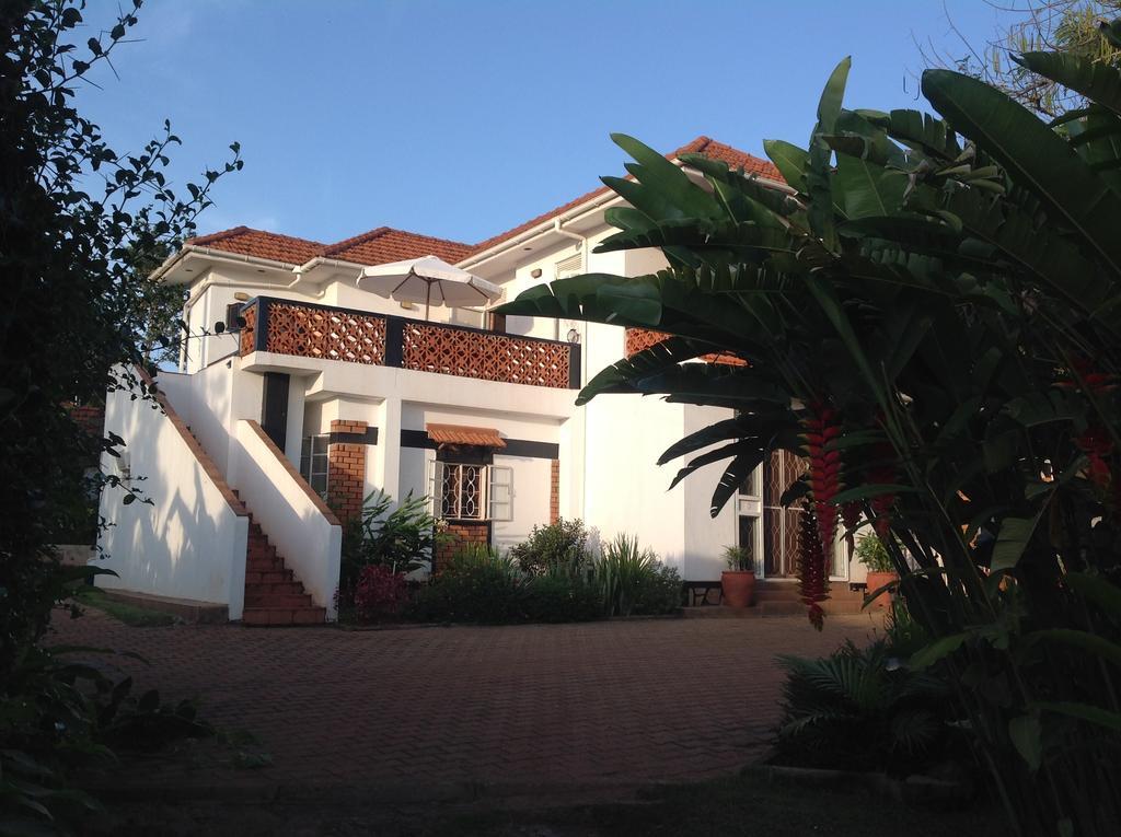 Alison & Dave'S Guesthouse Энтеббе Экстерьер фото