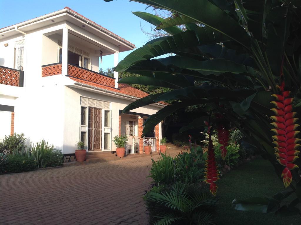 Alison & Dave'S Guesthouse Энтеббе Экстерьер фото